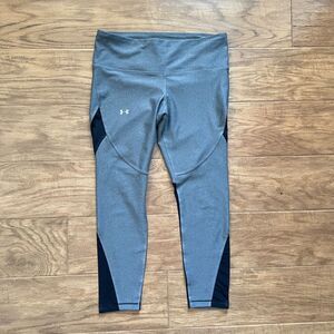 Under Armour Leggings Size L Gray/Black HeatGear Mesh Compression Cropped